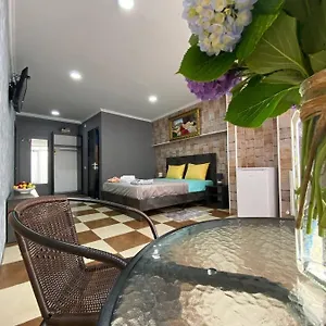 4* فندق West